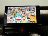 【車内での楽しみ広がる】テレビの視聴も可能です。待ち合わせの時間や休憩中も退屈せずにお過ごしいただける快適なドライブ空間を提供します。