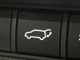 【パワーバックドア】スマートキーや運転席のボタンを押すだけでリアゲートが自動で開閉します!荷物を持っている時や、高い位置にあるバックドアを閉める際に便利な機能です♪