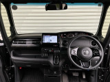 運転席周りです。カップホルダーや小物の収納などは必須ですよね!!使い勝手の良いつくりになっております!!