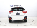 SUBARUリヤビークルディテクションを搭載。後方から接近する車両を検知し、ドアミラーのLEDインジケーターで注意を促します。車線変更や後退時の安全確認をサポートし、安心感の高いドライブを実現します。
