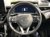 インテリアに合わせたデザインのステアリングは、運転される方のことも考え、運転しやすい形状、大きさです。是非一度、実際に触ってお確かめください。