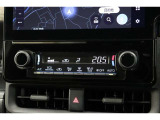 室内を快適温度にするオートエアコン!スイッチもシンプルで操作しやすく、オールシーズン快適なドライブに出かけられますね♪
