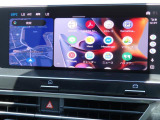 Apple CarPlay、Android Auto 対応。スマホを接続するとタッチスクリーン上でマップ、通話、メッセージ、ミュージックなどのアプリをスマホ同様に操作できるミラースクリーン機能搭載