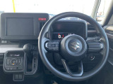 視界も広く、周囲が見やすいので安全に運転できます。また、周辺機器も簡単に操作できますので、ドライバーにとって使いやすく、万が一の時にも安全に設計されています。