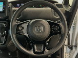 運転にかかわる様々な操作を安全に行えるように視点移動が少なく操作性に配慮されたスイッチ類が凝縮されたコクピットです。