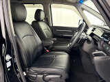 乗降がしやすい運転席。高さが調節できて小柄な方でも運転しやすいポジションをとることができます。