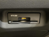 【純正ビルトインETC2.0(DSRC/ITSスポット)】ETCカードを挿入すれば料金所はノンストップで通過できます。ETC限定の割引や、高速道路の情報提供サービスを利用できます。