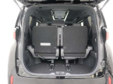 7人乗車時のラゲージスペースです。シートアレンジも出来て天井も高めなので多くのお荷物が積み込めそうですね!7人乗車時のラゲージスペースです。シートアレンジも出来て天井も高めなので多くのお荷物が積み込め