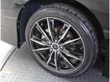 かっこいいホイールですね。 車のイメージを大きく左右するホイール部分はコダワリを持ちたいですね。