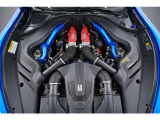 3.9L V型8気筒DOHCツインターボ、620ps/77.5kgm、全長&times;全幅&times;全高mm 4656&times;1974&times;1301mm