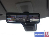 インテリジェント ルームミラーは、車両後方のカメラ映像をミラー面に映し出すので、車内の状況や、天候などに影響されずいつでもクリアな後方視界が得られます。