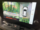 【パノラミックビューモニター】専用のカメラにより、上から見下ろしたような視点で360度クルマの周囲を確認することができます☆死角部分も確認しやすく、狭い場所での切り返しや駐車もスムーズに行えます。