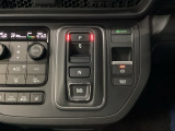 運転席周辺のスマートなレイアウトが、操作のしやすさを実現。快適なドライブをサポートします。