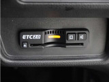 ◆ETC2.0装着◆進化したドライブ体験。料金収受システムだけだったETCが生まれ変わって、高速道路を賢く使うETC2.0に進化しました。多彩な情報サービスが便利で快適なドライブ体験を提供します。