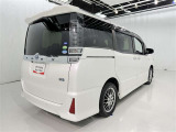 広々とした車内空間に優れた燃費性能。更にデザインも上質で人気のお車です!