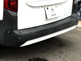 前方後方の障害物を警告音でお知らせする安心装備のソナー。狭い駐車スペースや夜間、雨天時の安心感が高まります。