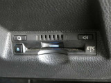 ナビ連動タイプのETC車載機です。ナビゲーションと連動してくれますのでカード未挿入を知らせてくれるなど便利な機能が追加されています。