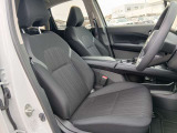 納車前には当社整備工場にてディーラー整備士が、12ヶ月点検又は車検整備を実施。安心してお乗り頂けるようお渡しさせて頂きます。