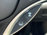 【 全車速追従機能付クルーズコントロール 】 高速道路で、0-100km/hの広い車速域で先行車に追従走行。アクセルやブレーキ操作のわずらわしさを軽減し、快適で安全なロングドライブを提供します。