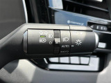 【オートライト(AUTO)】外の明るさをシステムが感知して、自動でヘッドライトが点灯します!ヘッドライトをつけ忘れを防ぐ便利機能です。