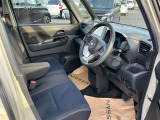 運転席まわりは、使用感も少なく良好な状態です。