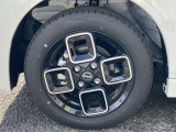 純正のアルミホイールです!お車に合ったデザインのホイールになっています!