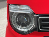 LEDヘッドライトは、点灯の瞬間から最大光量を発揮し、突然暗くなるトンネルなどでの安定感を高めます。