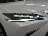 LEDヘッドライトです。デザイン性がよくとても明るいので、夜間の走行や悪天候でも安心です。しかも長寿命!