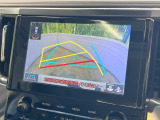 【バックカメラ】駐車時に後方がリアルタイム映像で確認できます。大型商業施設や立体駐車場での駐車時や、夜間のバック時に大活躍!運転スキルに関わらず、今や必須となった装備のひとつです!