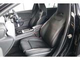 メルセデスのシートは少し硬めになっております。長時間の運転の際、適度な反発があることでお尻や腰の負担を減らす効果が御座います。