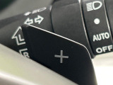 【パドルシフト】ハンドルから手を離さずに素早くシフトアップ&ダウンができるので、エンジンブレーキを使う下り坂や高速道路の合流で加速したい場面で役立ちます。