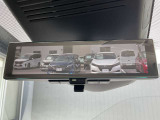 [スマートルームミラー]車両後方をミラーに映し出すため、悪天候の時でも視界は良好♪