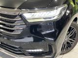 【LEDヘッドライト】悪天候や夜間走行時も良好な視界を確保し安心して運転できる高輝度LEDヘッドライトを装備!点灯速度が早く、消費電力も抑えられています。