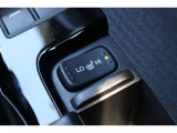 運転席・助手席に2段階の温度調整があるシートヒーターを装備。寒い朝、車に乗り込んですぐにシートヒーターをオン!温かさが広がり、冷たい朝も快適に始まります♪
