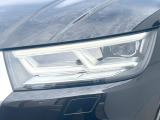 ●LEDハイビームが多数独立で存在し、ハイビーム時に対向車や前方を走る車の部分をロービームに切り替えが可能!!シーケンシャルウインカーも装備!!