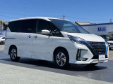 エマージェンシーブレーキ(衝突被害軽減ブレーキ)、フロントカメラが車両や歩行者を検知し警告音と共に衝突回避、軽減をアシストしてくれます。