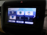 CD、DVD、Bluetooth、AM、FM、スマートフォン接続ができます。