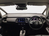 【前方視界】開放的な前方視界!運転がしやすく疲れにくいです♪窓が大きく、見通しがとっても良いおクルマですよ♪