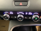 ダブルエアコンは、運転席と助手席でそれぞれ異なる温度を設定できます。