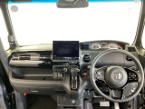 フロントガラスが大きく、ワイドな視界で運転もしやすくなるように、設計されています。