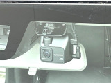 【ドライブレコーダー】安心・安全なカーライフに必須のドライブレコーダーを装備!走行中はもちろん、あおり運転や事故に遭遇した際の状況も映像で記録し、万一のリスクに備えます。