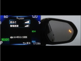 隣車線を走る車両をレーダーで検知し、ドアミラーでは確認しにくい後側方エリアに存在する車両に加え、急接近してくる車両も検知します。車両を検知するとドアミラーに搭載されたLEDインジケーターが点灯します。
