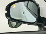 ブラインドスポットインフォメーションは走行中、斜め後ろに車両を感知すると、ドアミラー上のマークを点灯してお知らせします