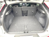 普段のお買い物や通勤、送迎等に十分な荷室スペースを確保しております。セカンドシートを倒すと、大きな荷物の積載も可能です。