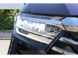 LEDヘッドライトで夜間の視認性も高く、更にオートライト搭載で、車外の明るさを感知し自動でライトを点消灯します。またエンジンOFFにすれば一緒に消灯し、消し忘れやトンネル走行時などに非常に重宝します!
