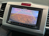 【バックカメラ】リバースにするだけで映ります、後方の安全確認や、狭い駐車場での車庫入れ、雨の日や夜間など視界の悪い時に便利です!安全にバックする為には欠かせない装備です。
