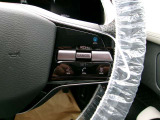 プロパイロット搭載です。アクセル、ブレーキを自動でコントロールして前のクルマとの車間距離を保つ手助けをします