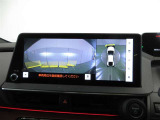 車両を上方から見たような映像をナビ画面に表示するパノラミックビューモニターです。