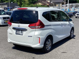 狭い駐車場でも、スライドドアならチャイルドシートへのお子さまの乗降や荷物の積載もスムーズ。