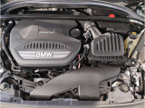 【BMWエンジン】革新的なガソリン・エンジン・テクノロジーによる高性能かつ高効率。レスポンスの良いパワーを発揮。常にスムーズな吸気を実現しアクセル開度にダイレクトに反応しドライビングを楽しく演出。